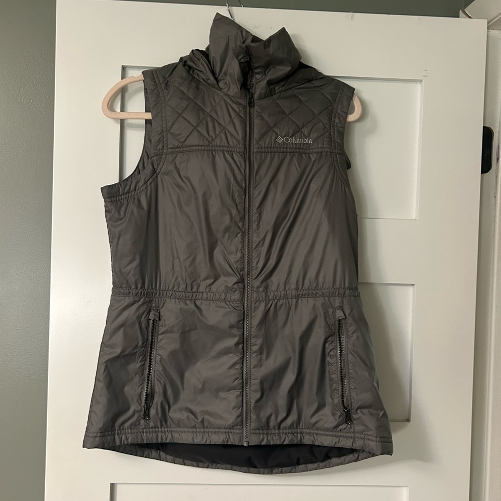 Columbia Gray Quilted Vest with hood womens size m